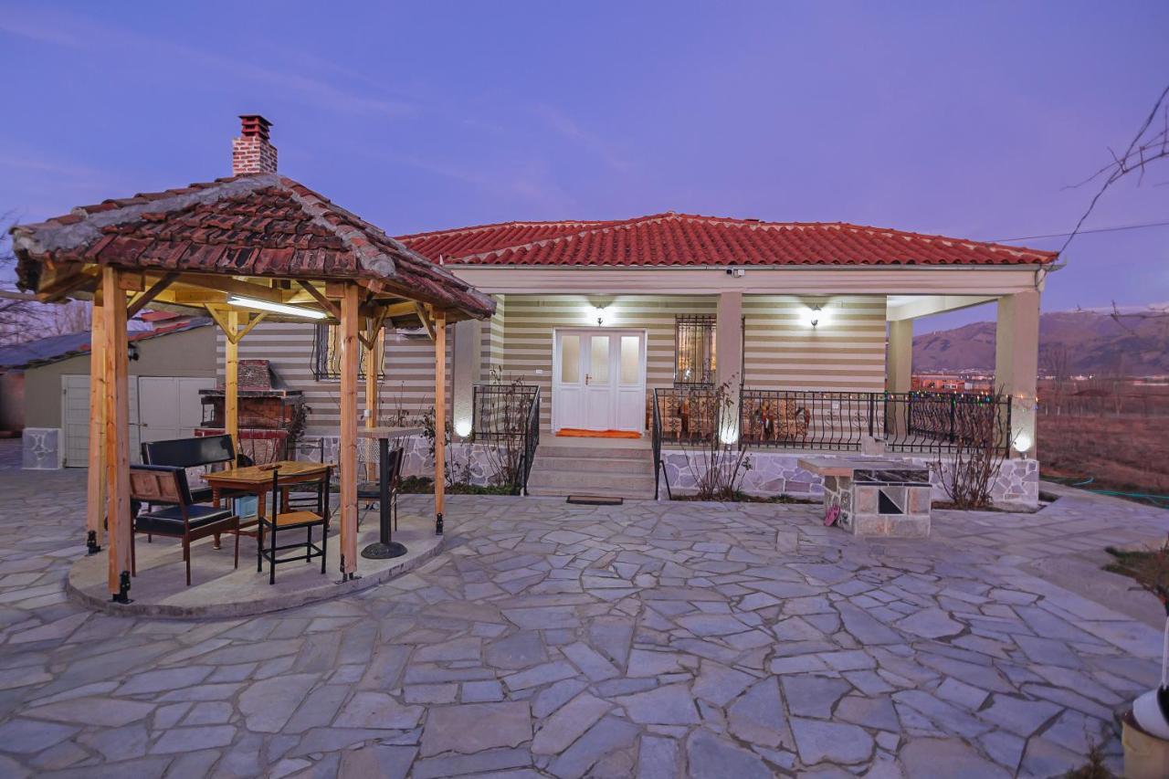 Vila 1 Korce Exterior foto